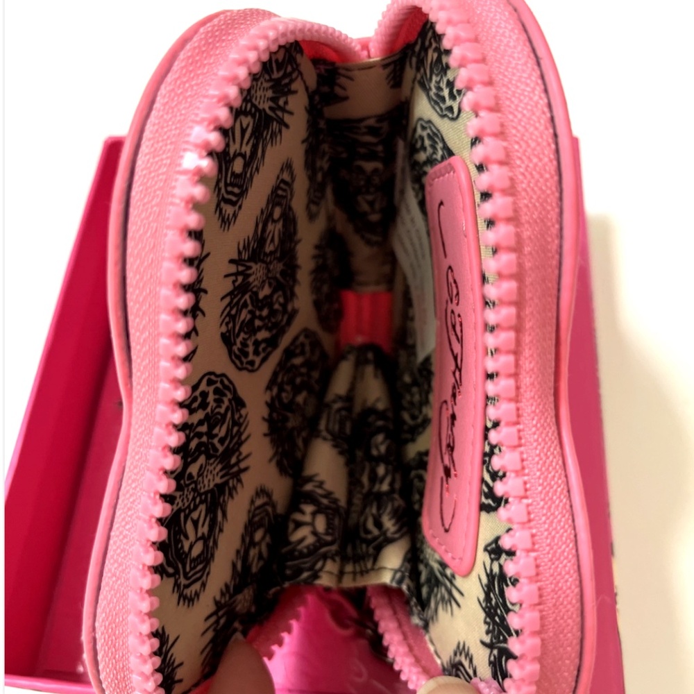 NWT Ed Hardy Heart Coin Purse Pink Skull Rhinestone Wristlet Zip Pouch Gift - Picture 3 of 5